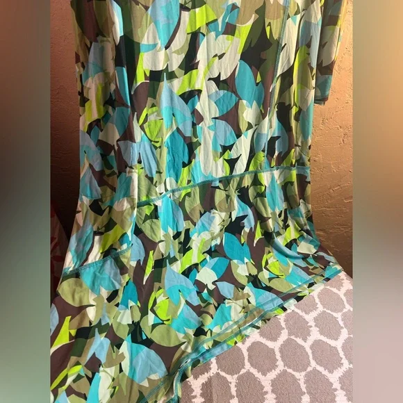 Plus size Maxi LOGO by Lori Goldstein Multicolor Leaf Print Maxi Dress 2X - Picture 4 of 10